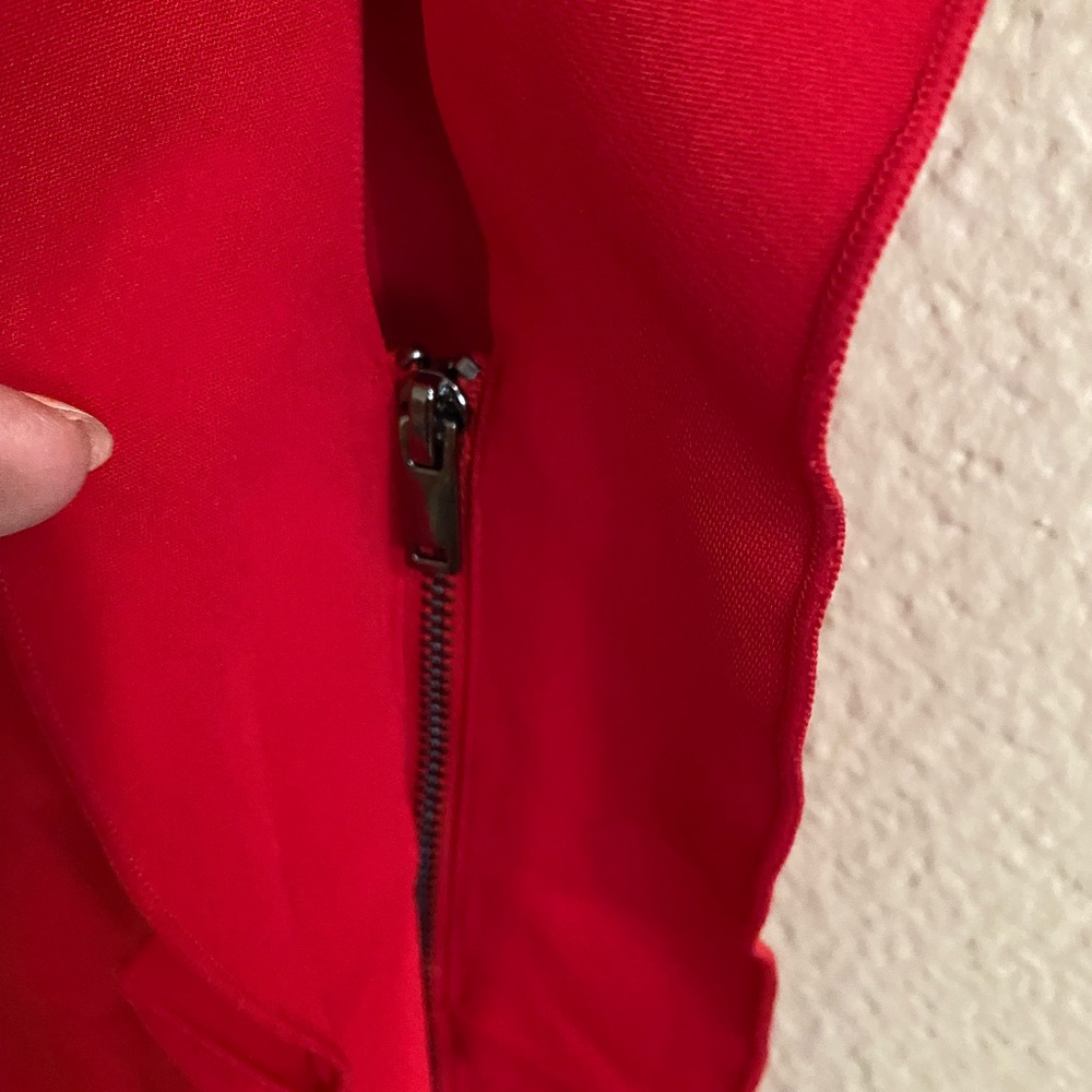 NEW REISS Red Robyn Ruffle - Picture 8 of 9